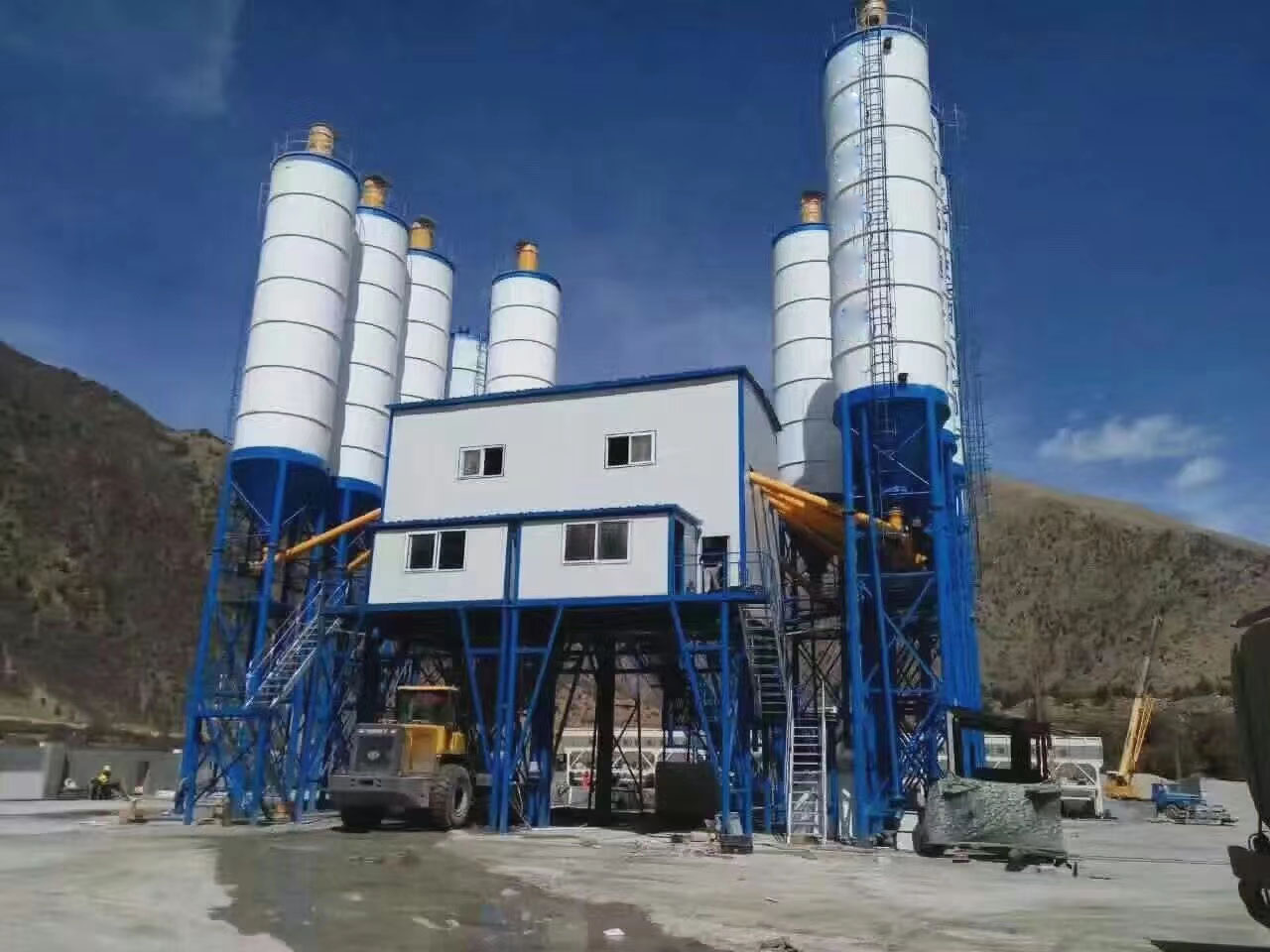 建一個180攪拌站前要準備好什么？攪拌站廠家指導：準備好這些，安裝有序進行！